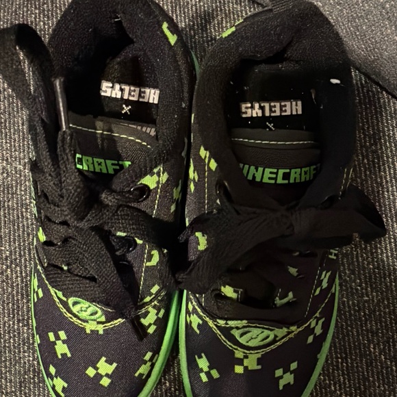 Heelys Black and Green Minecraft Creepers Size 13C Sneakers Roller Shoes Unisex - Picture 3 of 12